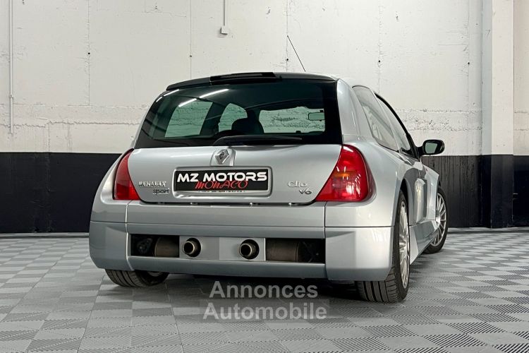 Renault Clio II V6 24S 230 RS - N. 1058 - 16200 Km - COLLECTOR - <small></small> 60.000 € <small></small> - #18