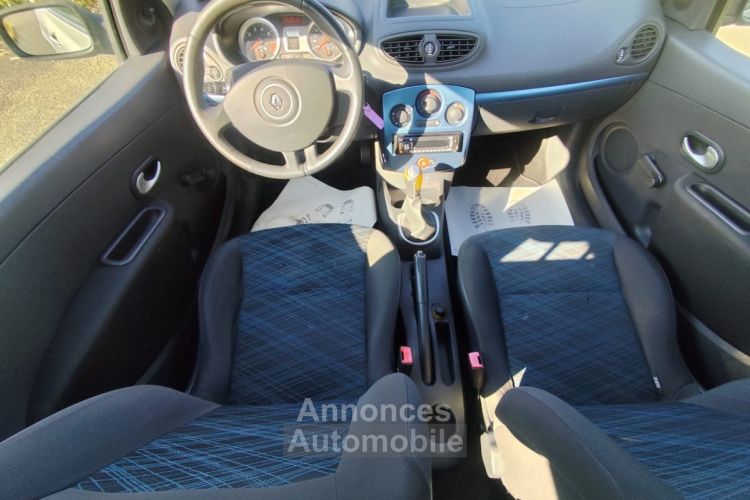 Renault Clio III 1.2 16V 75ch (5 cv) BVM5 Gris 3 Portes - eco2 Authentique 2009 - <small></small> 4.500 € <small>TTC</small> - #3