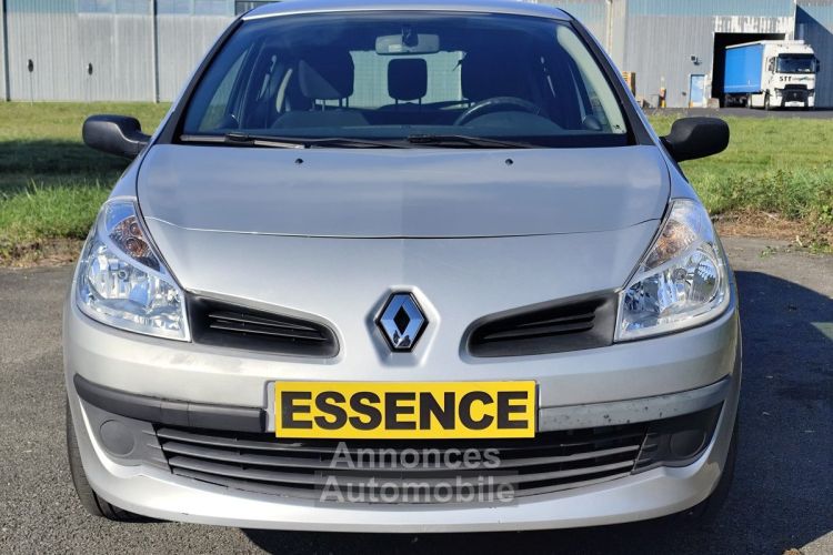 Renault Clio III 1.2 16V 75ch (5 cv) BVM5 Gris 3 Portes - eco2 Authentique 2009 - <small></small> 4.500 € <small>TTC</small> - #4