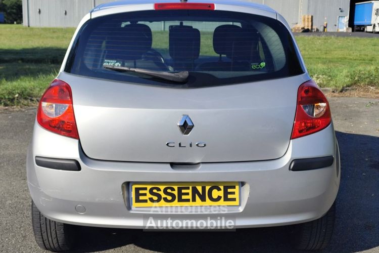 Renault Clio III 1.2 16V 75ch (5 cv) BVM5 Gris 3 Portes - eco2 Authentique 2009 - <small></small> 4.500 € <small>TTC</small> - #5