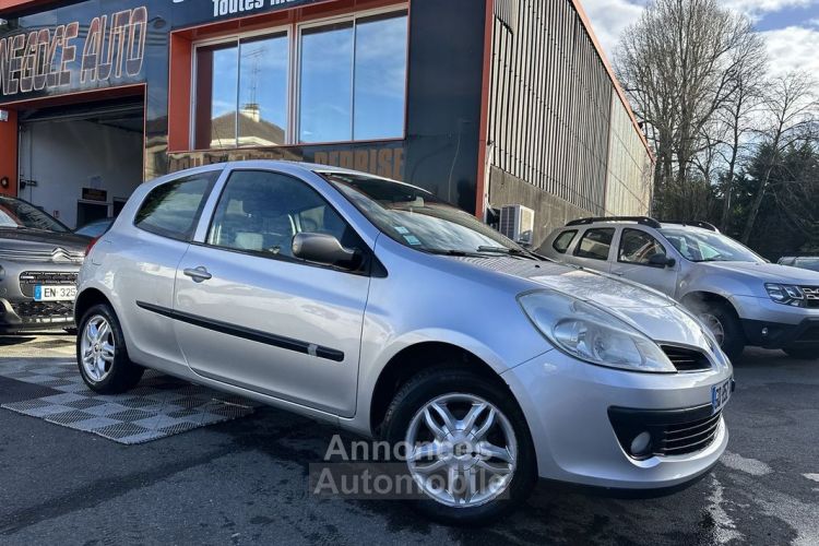 Renault Clio III 1.2 16V 75CH AUTHENTIQUE 3P - <small></small> 4.490 € <small>TTC</small> - #1