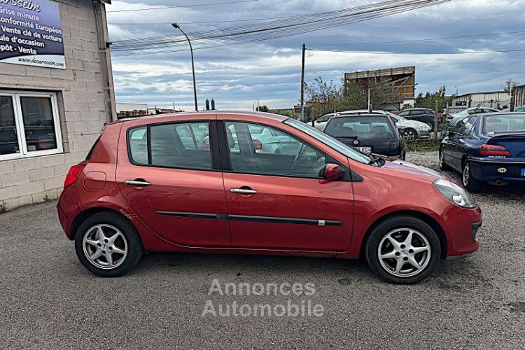 Renault Clio III 1.2 16V 75CH AUTHENTIQUE 5P - <small></small> 3.499 € <small>TTC</small> - #4