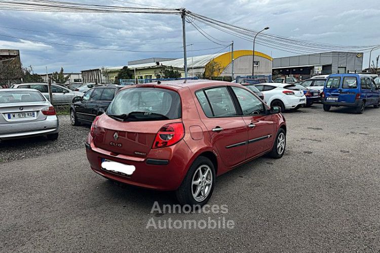 Renault Clio III 1.2 16V 75CH AUTHENTIQUE 5P - <small></small> 3.499 € <small>TTC</small> - #5