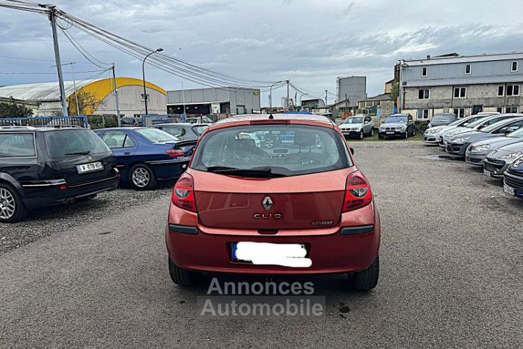 Renault Clio III 1.2 16V 75CH AUTHENTIQUE 5P - <small></small> 3.499 € <small>TTC</small> - #6