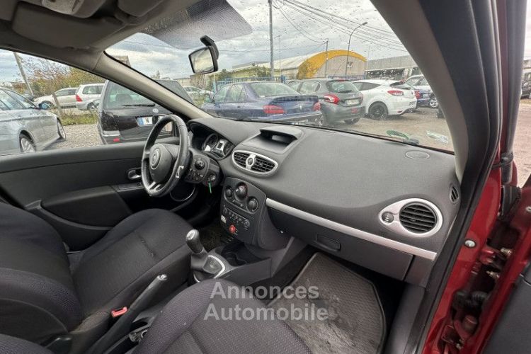 Renault Clio III 1.2 16V 75CH AUTHENTIQUE 5P - <small></small> 3.499 € <small>TTC</small> - #13