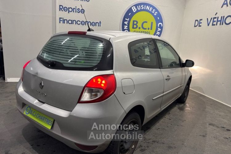 Renault Clio III 1.2 16V 75CH EXPRESS CLIM 3P - <small></small> 6.490 € <small>TTC</small> - #5