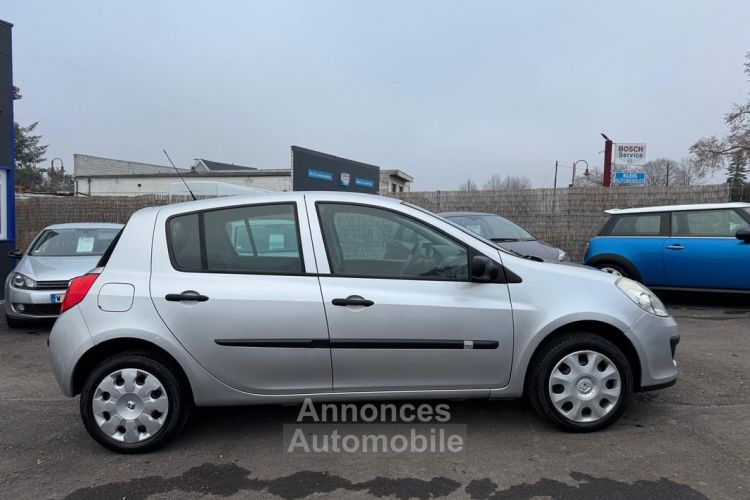 Renault Clio III 1.2 16V Authentique - <small></small> 3.999 € <small>TTC</small> - #4