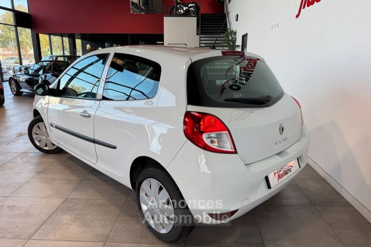 Renault Clio III 1.2 i 75cv-2009 - <small></small> 4.900 € <small>TTC</small> - #3