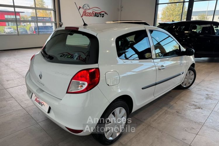 Renault Clio III 1.2 i 75cv-2009 - <small></small> 4.900 € <small>TTC</small> - #4