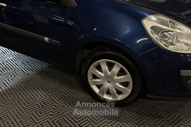 Renault Clio III 1.2 TCE 100CH INITIALE 5P - <small></small> 3.990 € <small>TTC</small> - #2