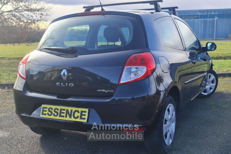 Renault Clio III 1.2i 16V 75ch (5 cv) - BVM5 3 Portes Noir eco2 Yahoo 2012 - <small></small> 6.990 € <small>TTC</small> - #2