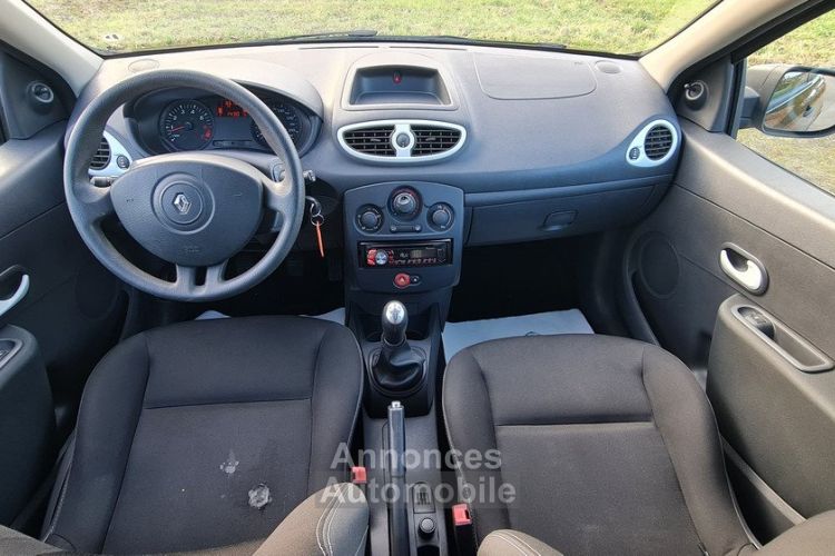 Renault Clio III 1.2i 16V 75ch (5 cv) - BVM5 3 Portes Noir eco2 Yahoo 2012 - <small></small> 6.990 € <small>TTC</small> - #9