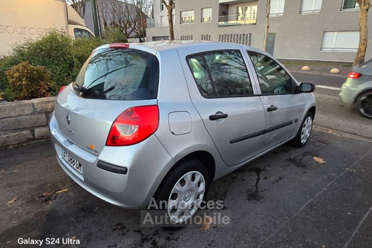 Renault Clio III 1.2l 16v 75ch GARANTIE - <small></small> 2.990 € <small>TTC</small> - #5