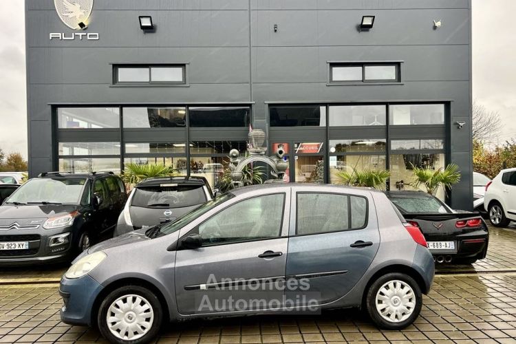 Renault Clio III 1.4 16V 98CH - <small></small> 3.990 € <small>TTC</small> - #1