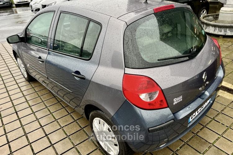 Renault Clio III 1.4 16V 98CH - <small></small> 3.990 € <small>TTC</small> - #3