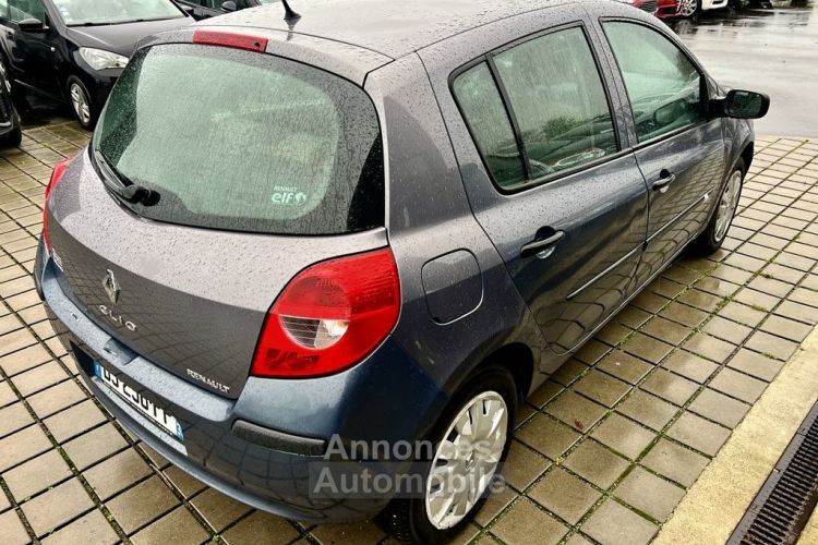 Renault Clio III 1.4 16V 98CH - <small></small> 3.990 € <small>TTC</small> - #4