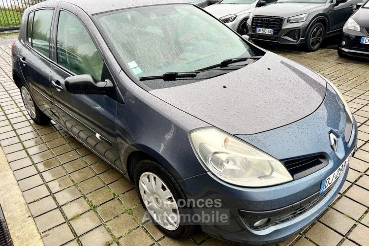 Renault Clio III 1.4 16V 98CH - <small></small> 3.990 € <small>TTC</small> - #5