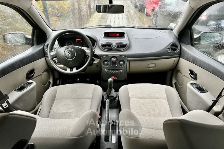 Renault Clio III 1.4 16V 98CH - <small></small> 3.990 € <small>TTC</small> - #10