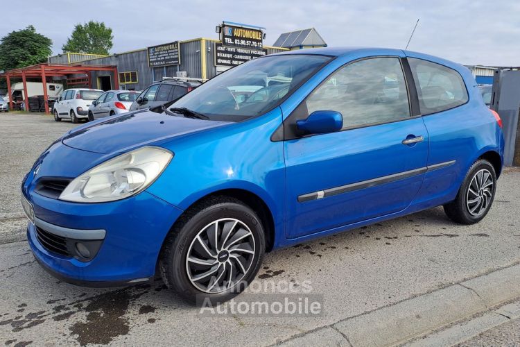 Renault Clio III 1.4 i 98 cv - <small></small> 2.990 € <small>TTC</small> - #1