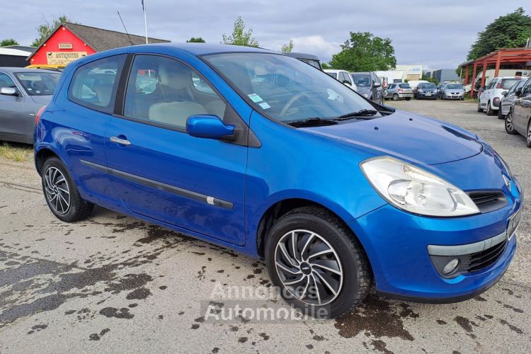 Renault Clio III 1.4 i 98 cv - <small></small> 2.990 € <small>TTC</small> - #2