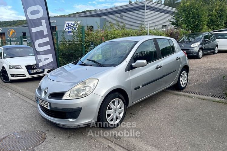 Renault Clio III 1.5 dCi 1461cm3 68cv  - <small></small> 3.500 € <small>TTC</small> - #1