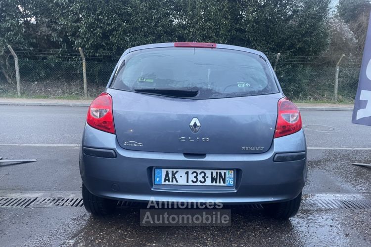 Renault Clio III 1.5 dCi 1461cm3 86cv  - <small></small> 4.000 € <small>TTC</small> - #11