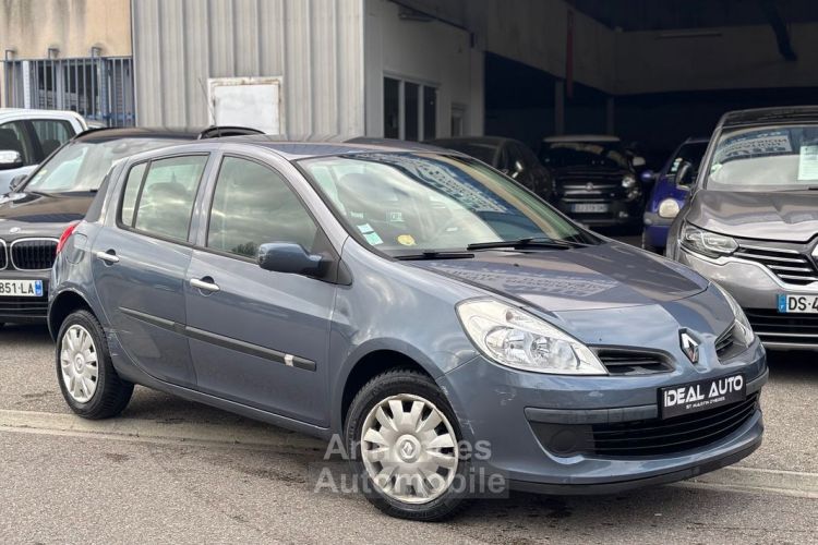 Renault Clio III 1.5 DCI 70 Authentique 5P - <small></small> 3.490 € <small>TTC</small> - #1