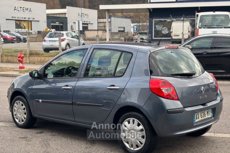 Renault Clio III 1.5 DCI 70 Authentique 5P - <small></small> 3.490 € <small>TTC</small> - #2