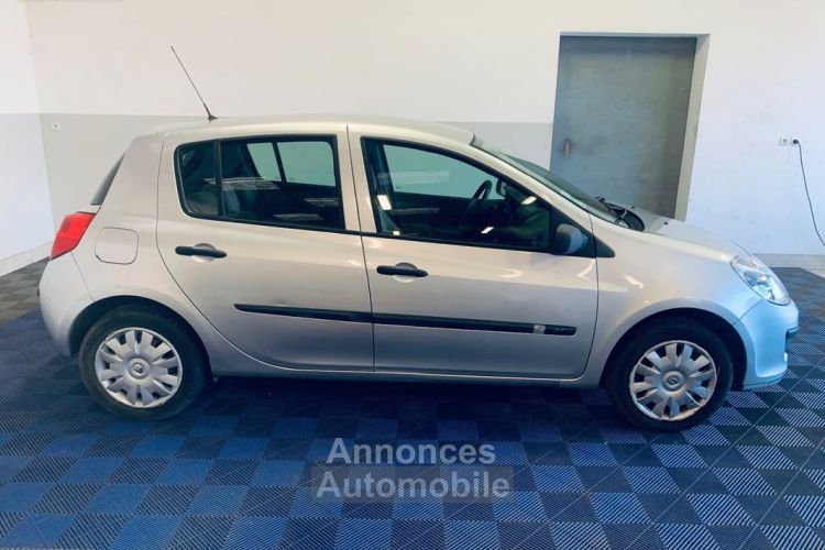 Renault Clio III 1.5 dCi 70 ch - <small></small> 4.490 € <small>TTC</small> - #6