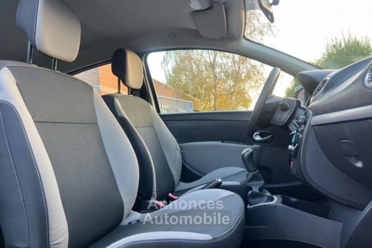 Renault Clio III 1.5 DCI 75CH AUTHENTIQUE ECO² 3P 08/2011 - GARANTIE - <small></small> 4.290 € <small>TTC</small> - #11