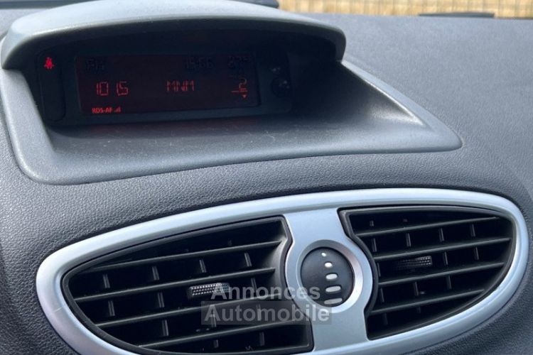 Renault Clio III 1.5 DCI 75CH AUTHENTIQUE ECO² 3P 08/2011 - GARANTIE - <small></small> 4.290 € <small>TTC</small> - #17