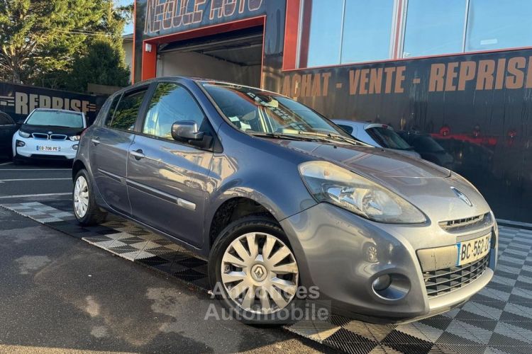 Renault Clio III 1.5 DCI 75CH DYNAMIQUE TOMTOM 5P - <small></small> 3.490 € <small>TTC</small> - #1