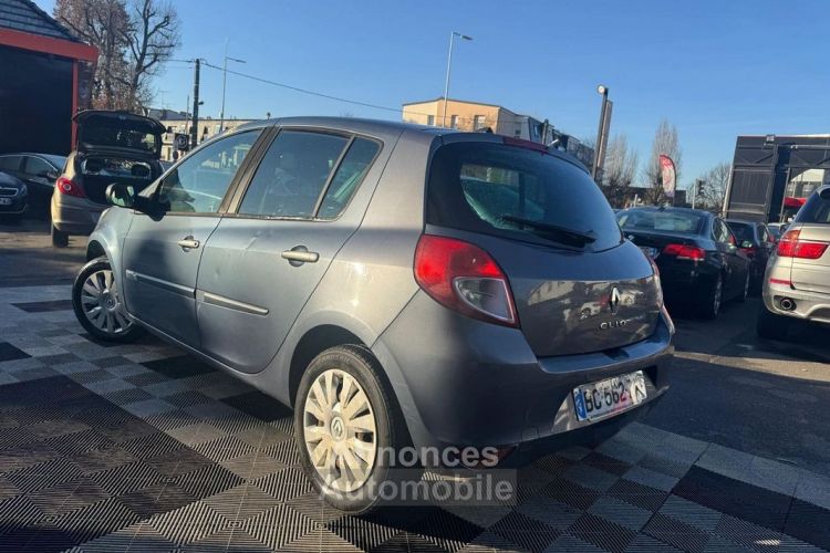 Renault Clio III 1.5 DCI 75CH DYNAMIQUE TOMTOM 5P - <small></small> 3.490 € <small>TTC</small> - #2