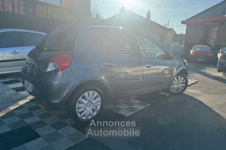 Renault Clio III 1.5 DCI 75CH DYNAMIQUE TOMTOM 5P - <small></small> 3.490 € <small>TTC</small> - #6