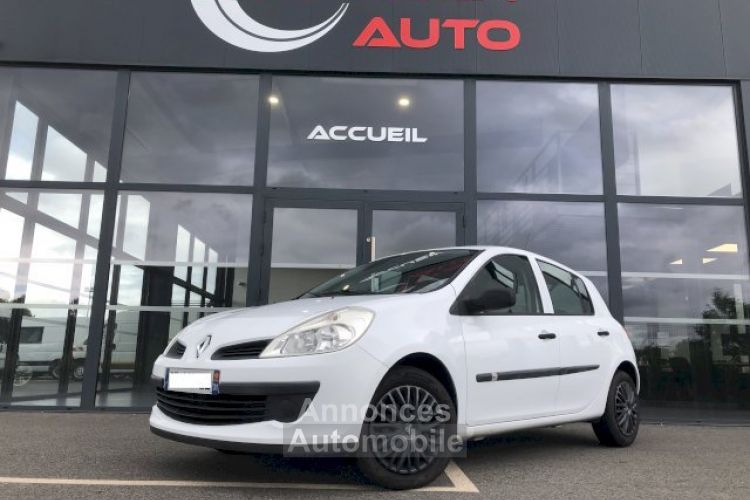 Renault Clio III 1.5 dCi 85ch Expression 5p - <small></small> 17.990 € <small>TTC</small> - #1