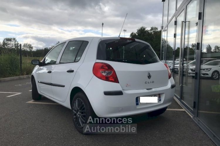 Renault Clio III 1.5 dCi 85ch Expression 5p - <small></small> 17.990 € <small>TTC</small> - #2