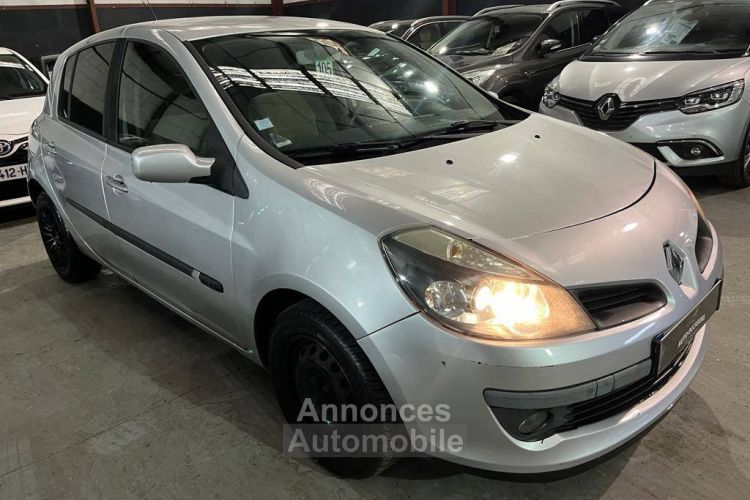 Renault Clio III 1.5 dCi 85ch Luxe Dynamique 5p - <small></small> 3.490 € <small>TTC</small> - #3