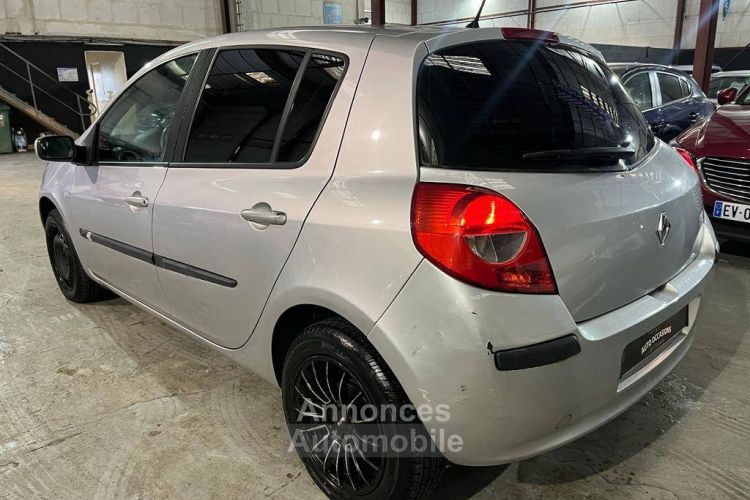 Renault Clio III 1.5 dCi 85ch Luxe Dynamique 5p - <small></small> 3.490 € <small>TTC</small> - #4