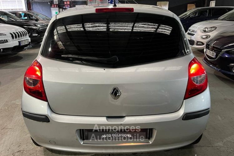 Renault Clio III 1.5 dCi 85ch Luxe Dynamique 5p - <small></small> 3.490 € <small>TTC</small> - #5