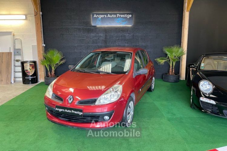 Renault Clio III 1.6 16V 110 - <small></small> 5.990 € <small>TTC</small> - #1