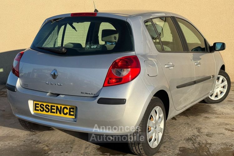 Renault Clio III 1.6 16V 90ch Confort Pack Clim Dynamique (6 CV) 2006 + GARANTIE - <small></small> 5.990 € <small>TTC</small> - #2