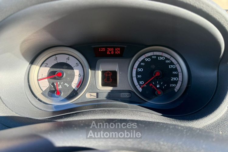 Renault Clio III 1.6 16V 90ch Confort Pack Clim Dynamique (6 CV) 2006 + GARANTIE - <small></small> 5.990 € <small>TTC</small> - #14