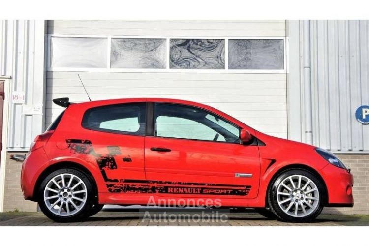 Renault Clio III 2.0 16v 200ch Sport - <small></small> 15.900 € <small>TTC</small> - #4