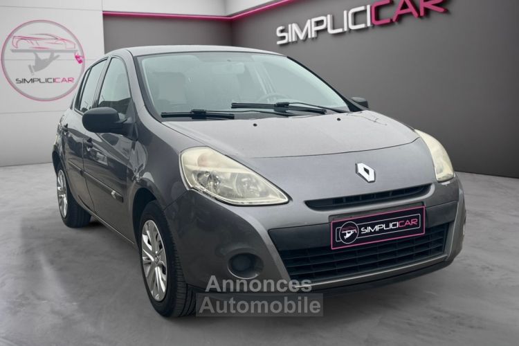 Renault Clio III 5 portes - <small></small> 3.490 € <small>TTC</small> - #1