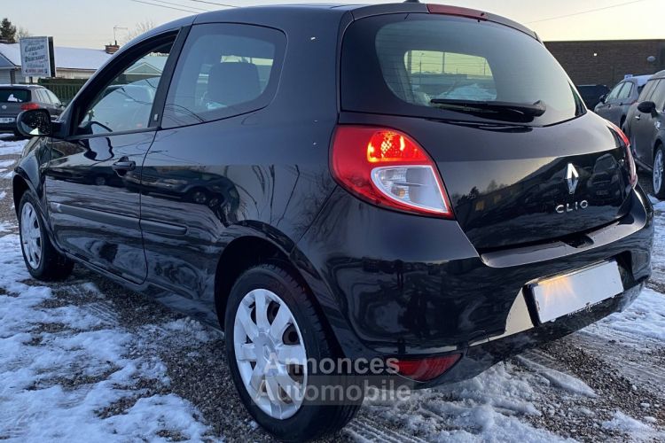 Renault Clio III (B/C85) 1.2 16v 75ch 20th eco² 3p - <small></small> 5.500 € <small>TTC</small> - #5