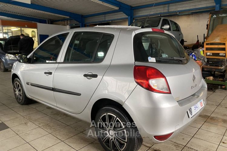 Renault Clio III (B/C85) 1.5 dCi 70ch Authentique 5p - <small></small> 3.990 € <small>TTC</small> - #5