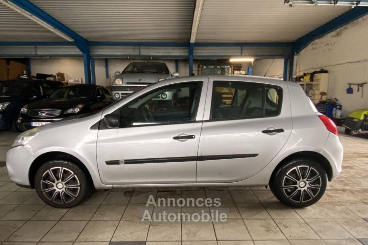 Renault Clio III (B/C85) 1.5 dCi 70ch Authentique 5p - <small></small> 3.990 € <small>TTC</small> - #6