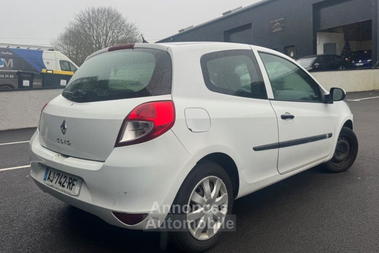 Renault Clio III (B/C85) 1.5 dCi 70ch Dynamique 3p - <small></small> 3.990 € <small>TTC</small> - #5