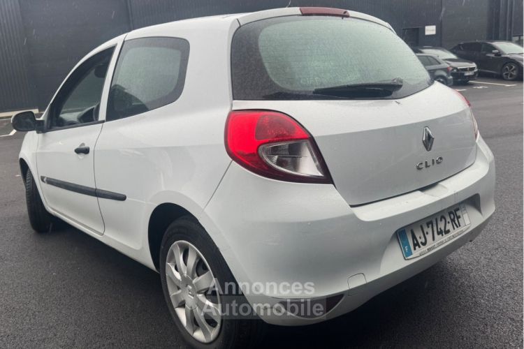 Renault Clio III (B/C85) 1.5 dCi 70ch Dynamique 3p - <small></small> 3.990 € <small>TTC</small> - #7