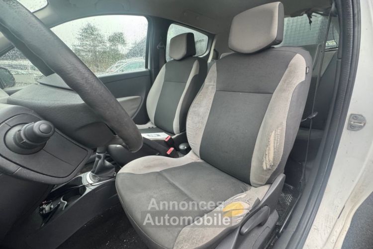 Renault Clio III (B/C85) 1.5 dCi 70ch Dynamique 3p - <small></small> 3.990 € <small>TTC</small> - #9